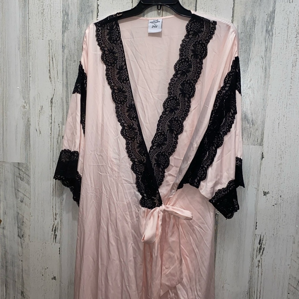 0702 HighGate Manor Robe by Vicky Tiel